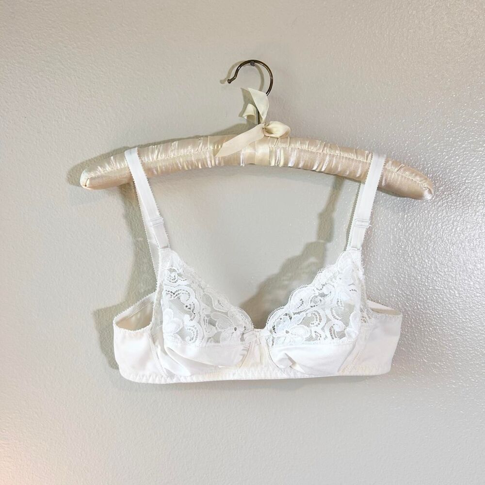 Vintage 1980s Lejaby Mandarine white lace bra 36B